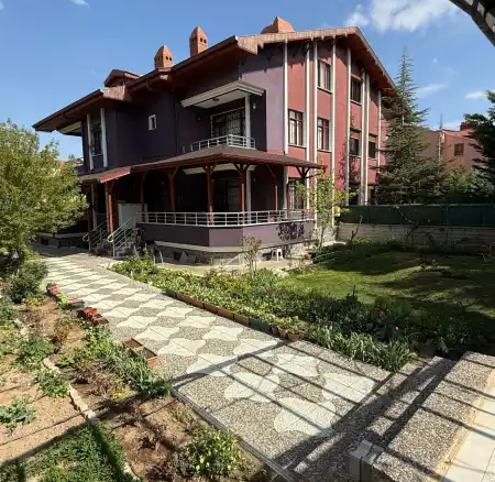 EMLAKYAPTAN MERAM YORGANCI MAH.TRİPLEX MÜSTAKİL VİLLA