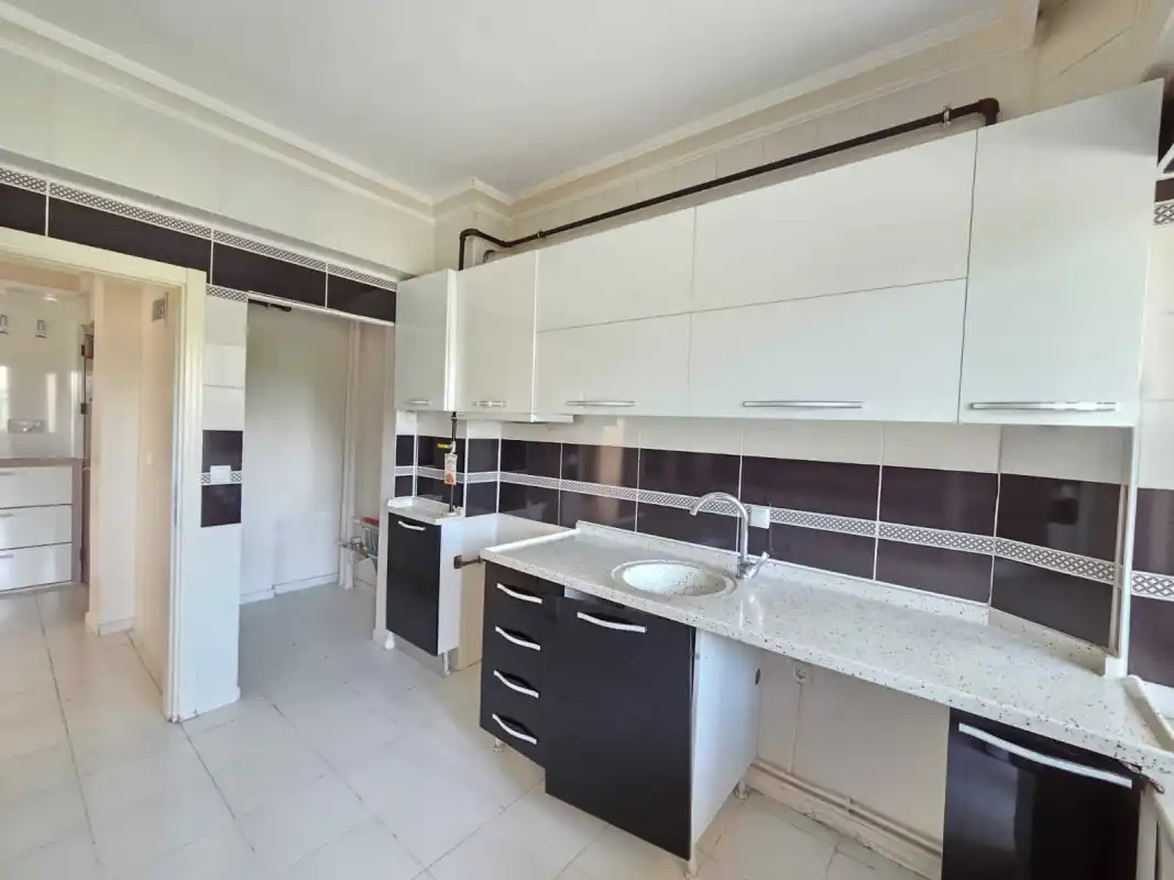 EMLAKYAPTAN İL JANDARMA CİVARI 3+1 SATILIK DAİRE