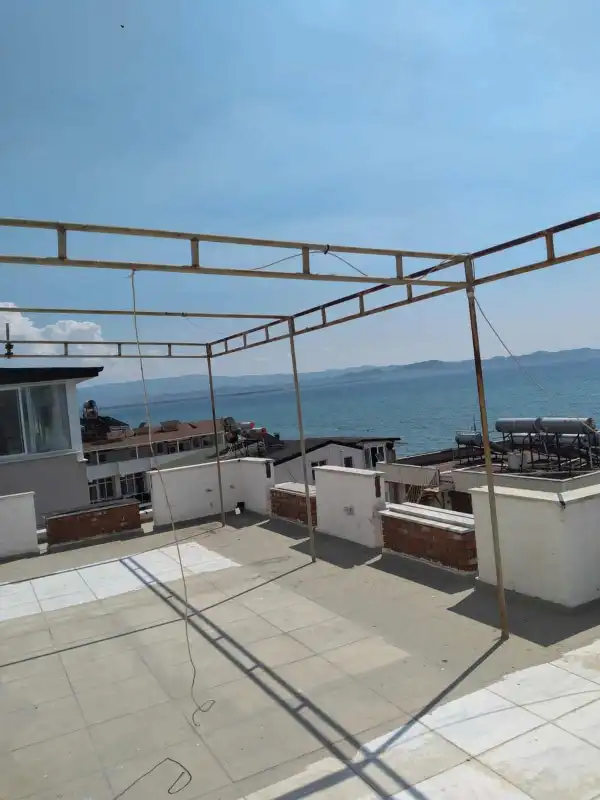 EMLAKYAP TAN BALIKESİR AKÇAYDA DENİZE 30 M EŞSİZ MESAFEDE DAİRE